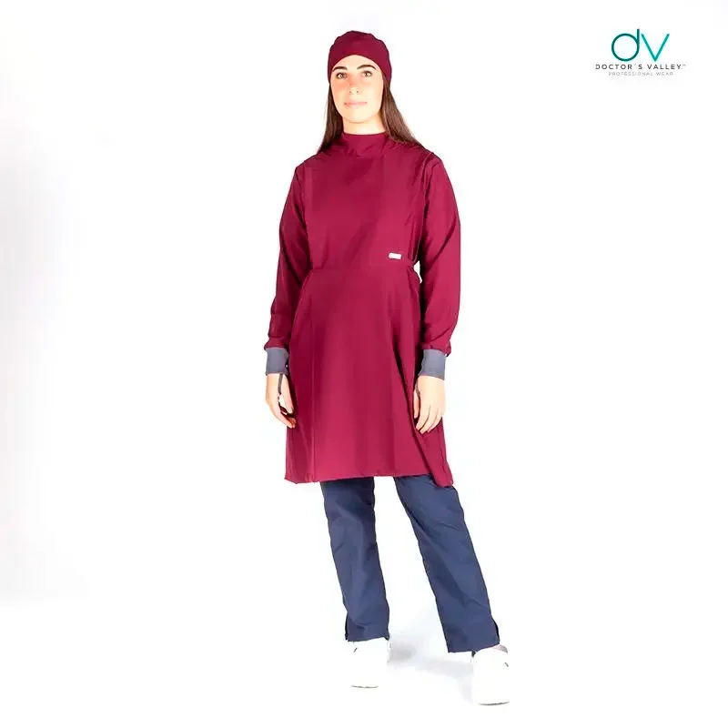 Bata Impermeable Mujer Guinda Doctors Valley M/G – Con Estetoscopio y Cofia de Regalo Bata Impermeable Mujer Guinda Doctors Valley M/G – Con Estetoscopio y Cofia de Regalo - Imagen 1