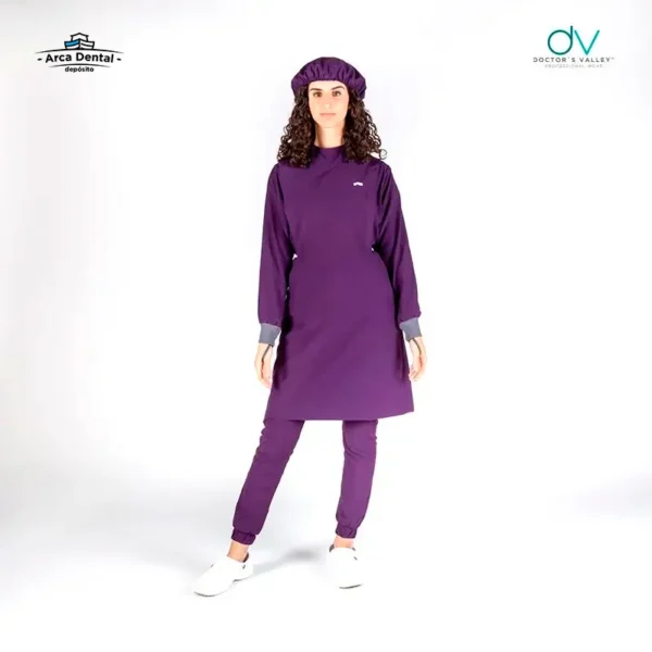 Bata Impermeable para Mujer Color Uva (Talla M/G) - Incluye Estuche y Cofia